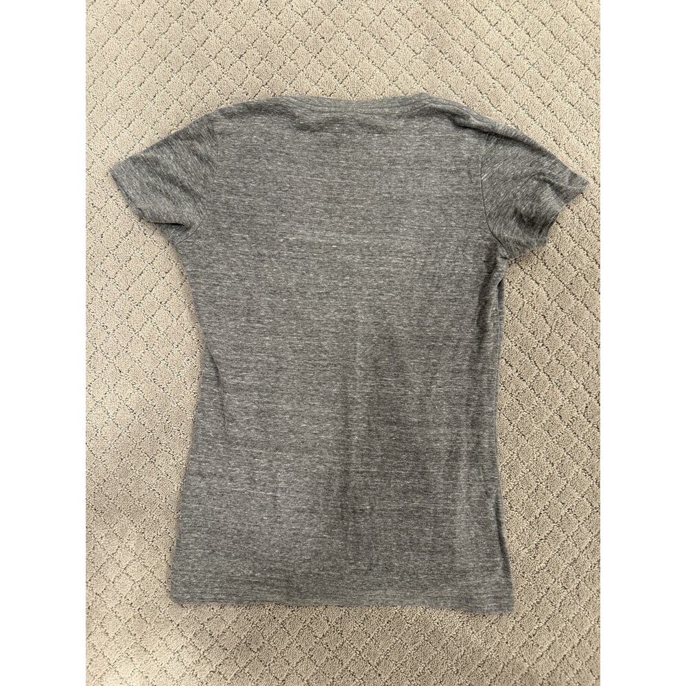 Jack Daniel’s Old No. 7 Tennessee Whiskey Women’s Gray V-Neck T-Shirt Medium - Picture 3 of 3